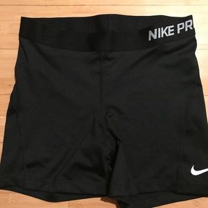 Women’s L Nike Pro training shorts